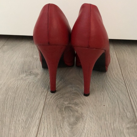 Red stilettos - Picture 4 of 4